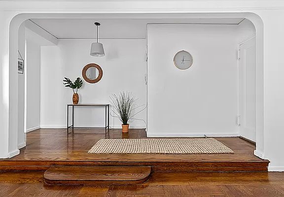 3rd image of 155 W 71st St APT 4C