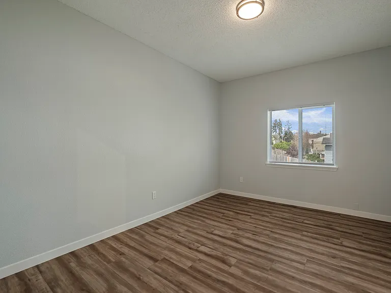 1601 S G St — Photo 7