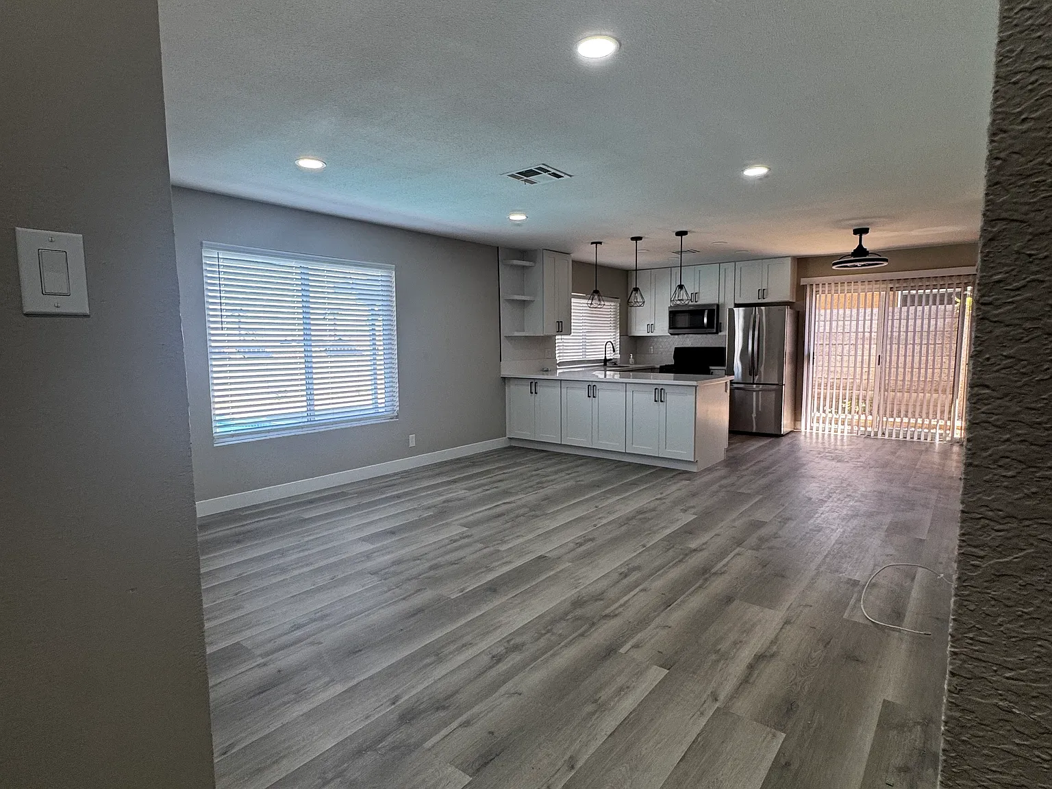 3 bed, 1180 sqft, $2,300 — Photo 3