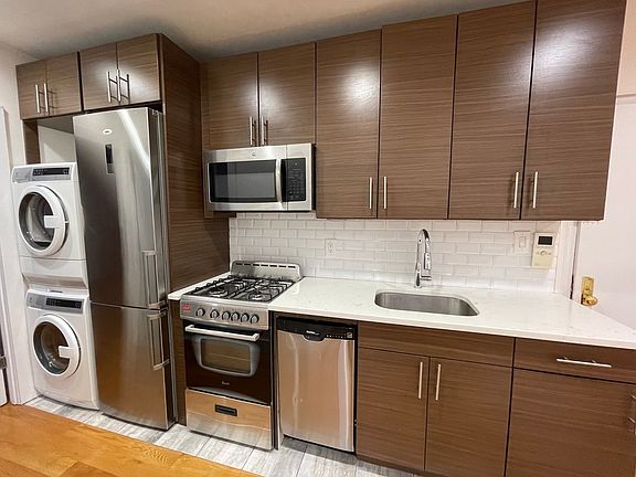 4th image of 506 Manhattan Ave #5B