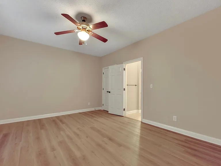 807 E Main St — Photo 20