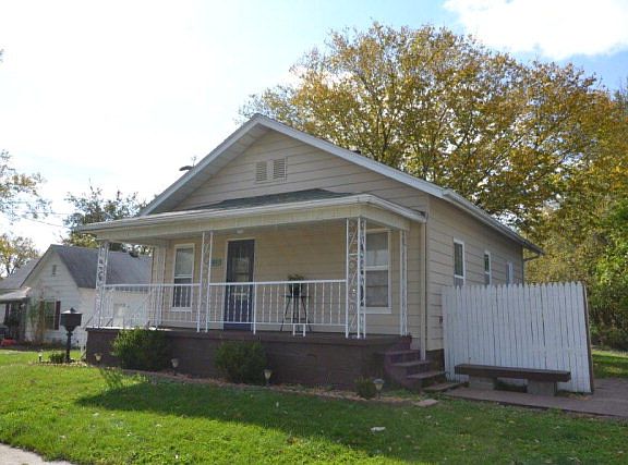 3rd image of 501 N Centennial St