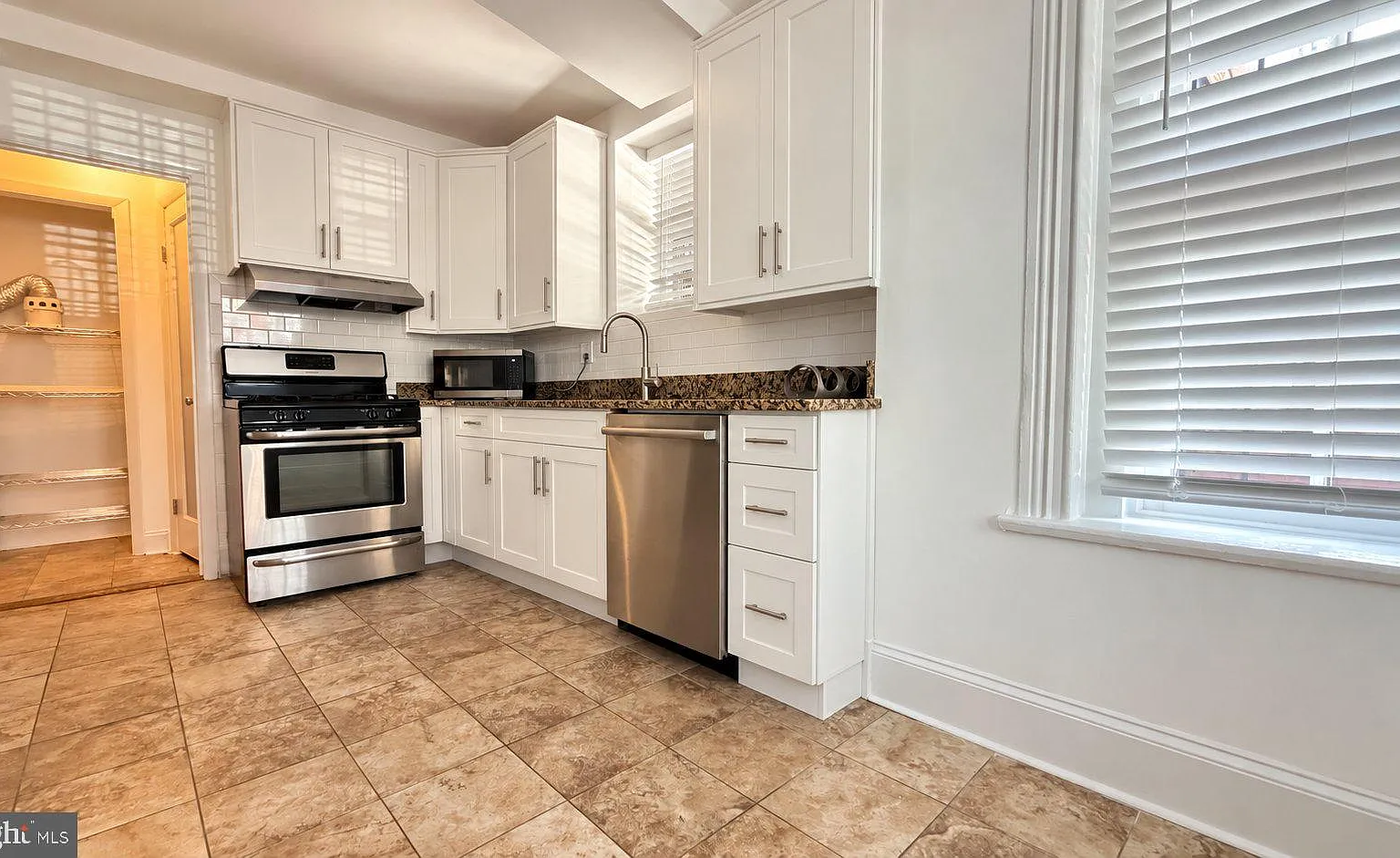 Studio, 1.0 bath, 661 sqft, $2,100 — Photo 3