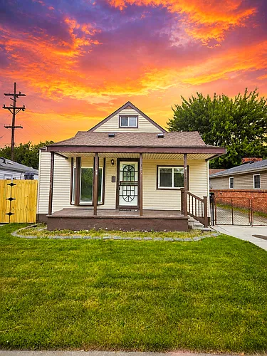24641 Beverly St Photo 1
