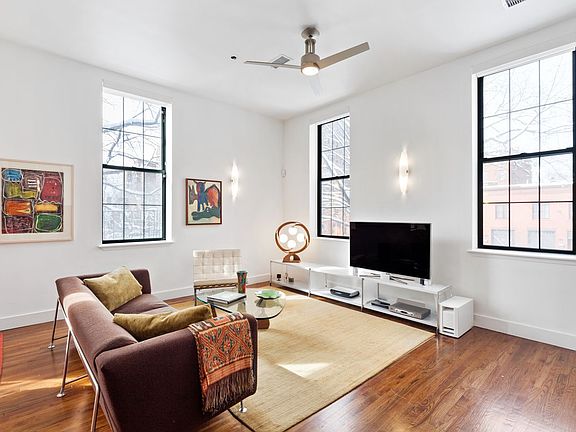 4th image of 320 Washington Ave APT 2C