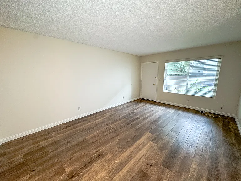 121 6th St #2 — Photo 3