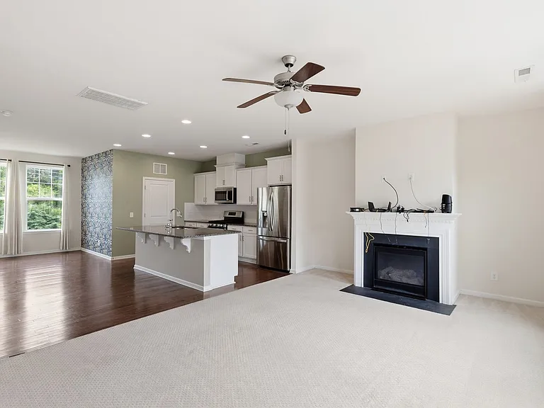 1502 Sharon Rd W — Photo 5