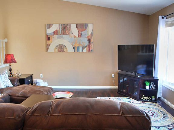 3rd image of 1032 Thornberry Ct