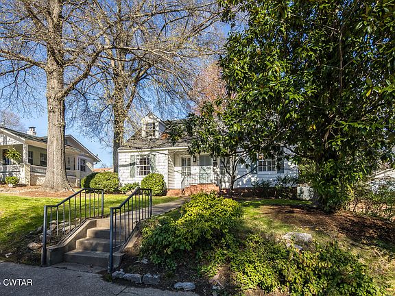 3rd image of 415 E College St