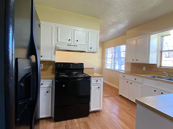 5th image of 288 Berkshire Ln