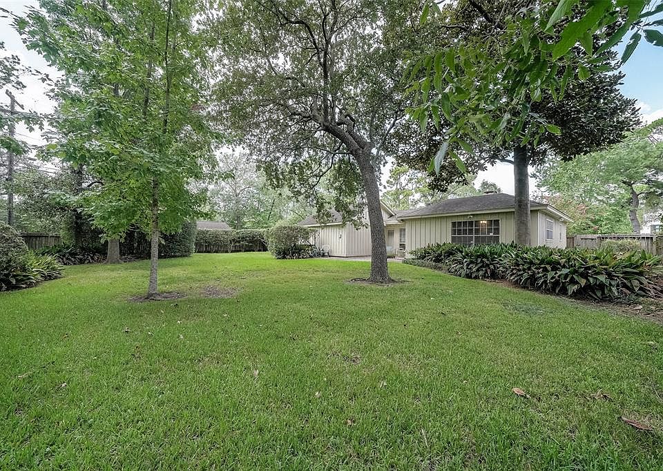 1st image of 902 Hickorywood Ln