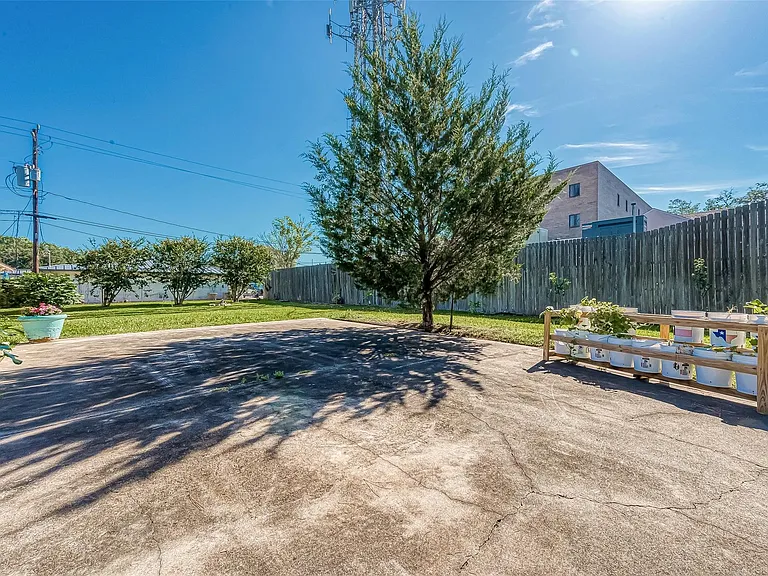 3426 Bradford St — Photo 39