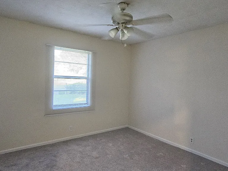 306 Mustang Dr — Photo 39