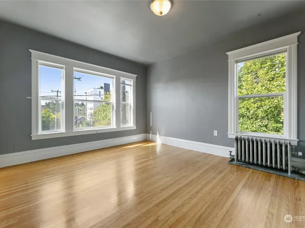 901 NE 43rd Street #301, Seattle, WA 98105