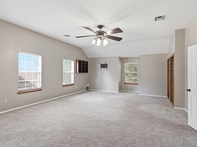 9718 S 99th East Ave — Photo 16
