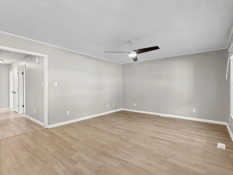 103 Balsam Rd — Photo 7