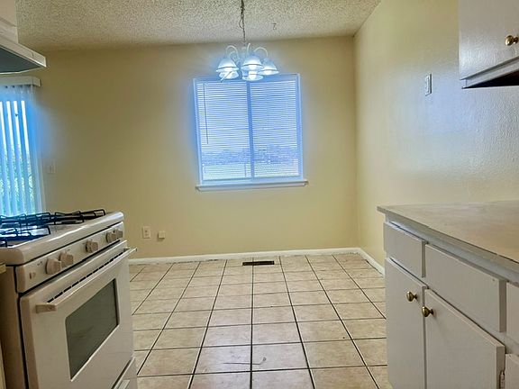 4th image of 1523 E 66th Pl