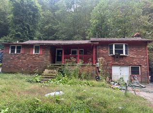 275 Rocky Holw, Raccoon, KY 41557