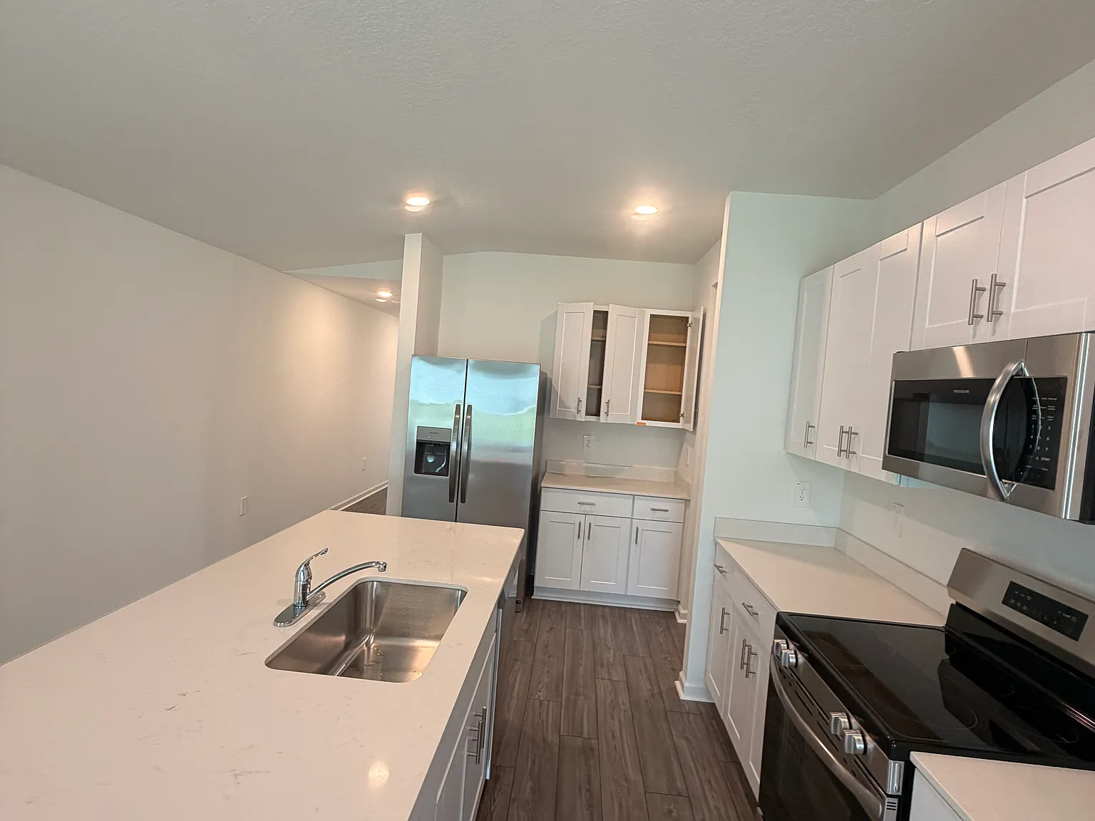 3 bed, 1429 sqft, $1,950 — Photo 3