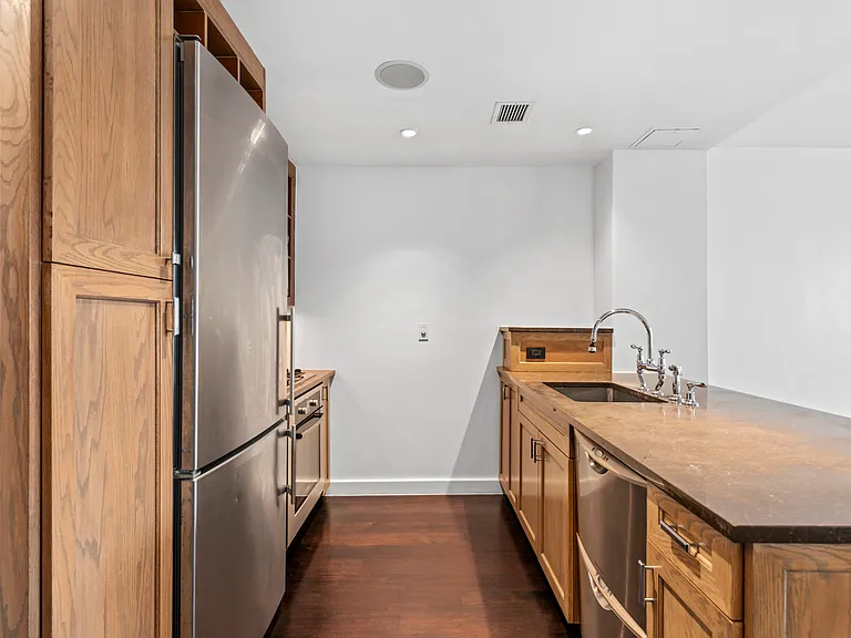 333 Rector Pl #808 — Photo 4