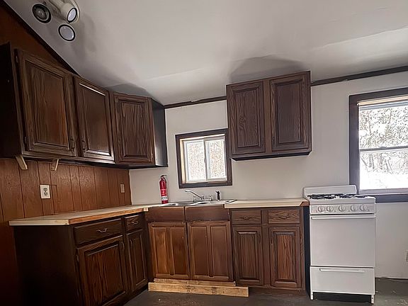 5th image of 530 Foster Hill Road