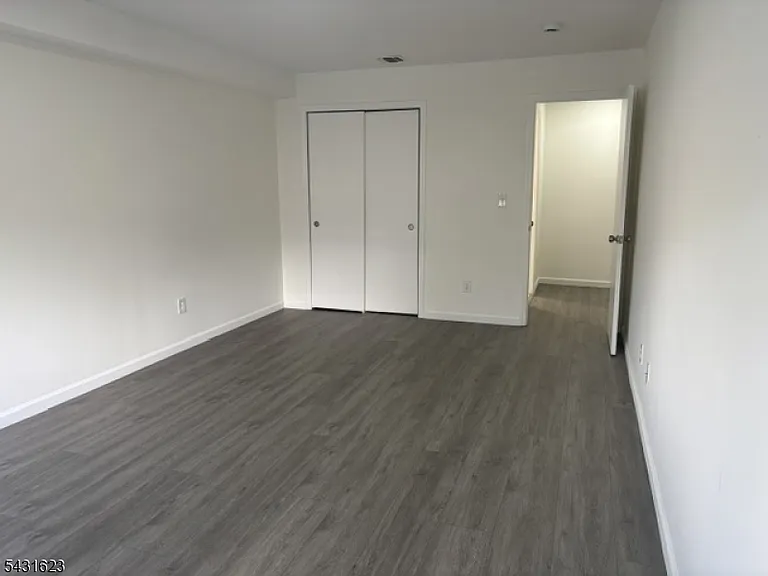 392 College Dr — Photo 10