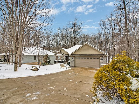 5th image of 158 Trentwood Dr