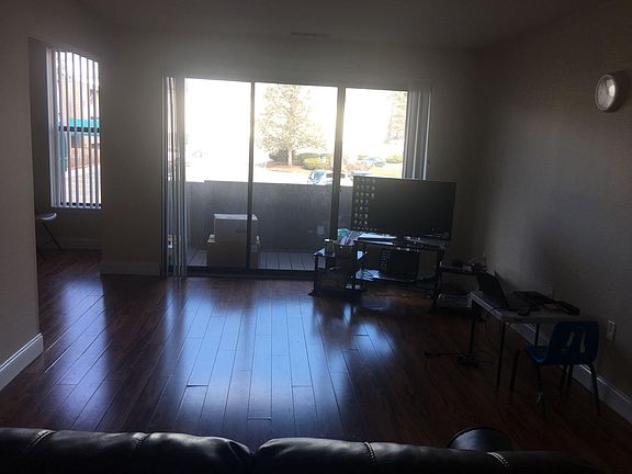 3rd image of 22 Shrewsbury Green Dr Unit E