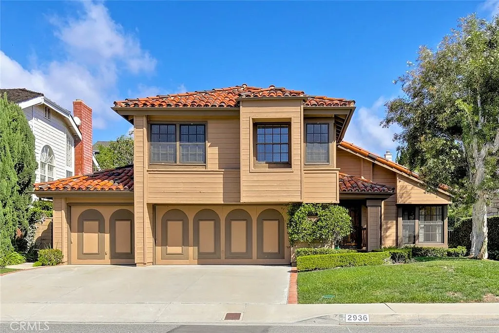 4 bed, 2.5 bath, 2506 sqft, $6,900 — Photo 1