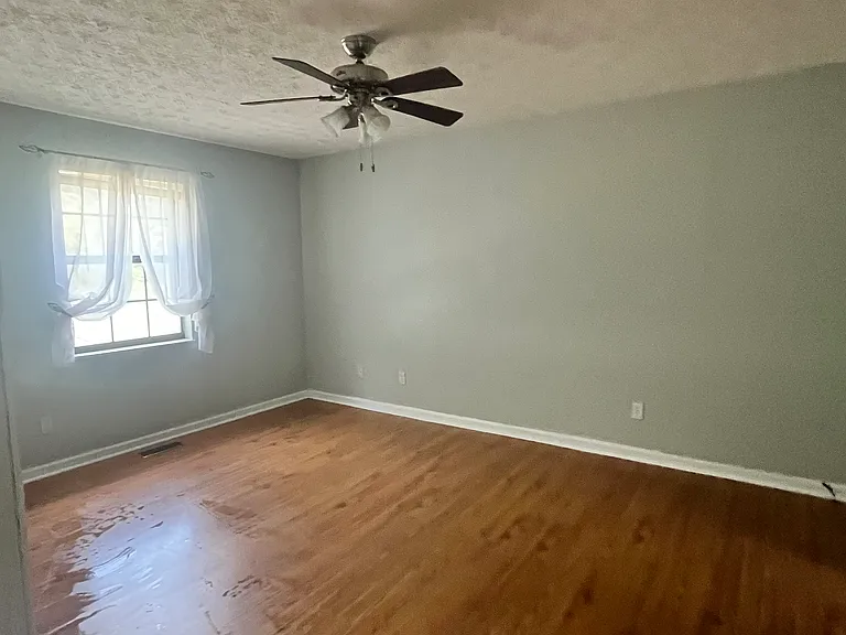 211 Hayter Dr — Photo 21