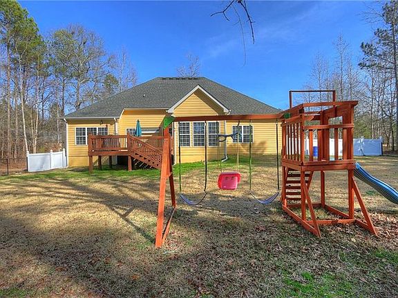 3rd image of 145 Northwood Creek Way