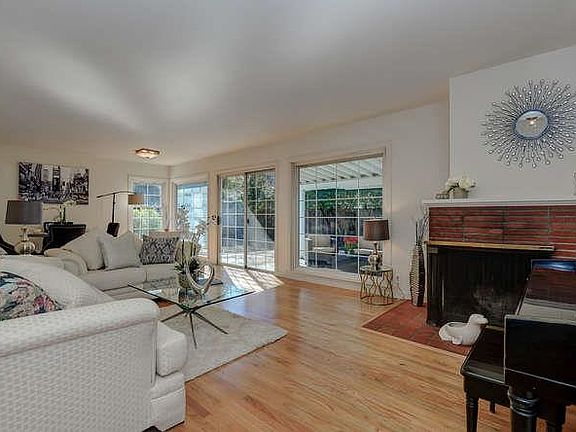 4th image of 4018 Arbol Dr