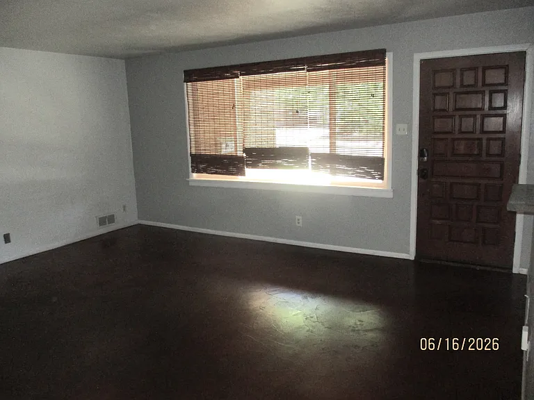 2101 June St NE — Photo 6