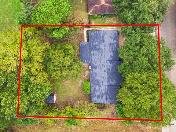 3rd image of 910 Redbud Dr