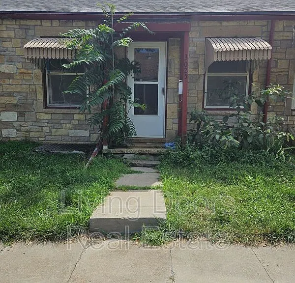 3025 P St — Photo 1