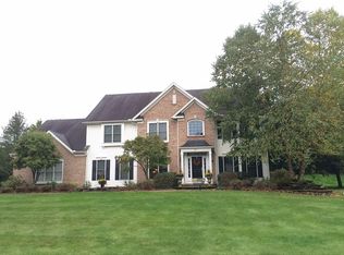 69 Meadow Cove Rd, Pittsford, NY 14534