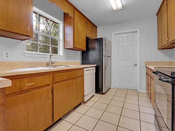 4th image of 1811 Salmon Dr