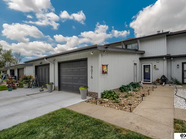 9016 Gary Cir, Omaha, NE 68138