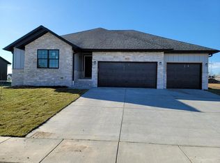 873 W Elmwood Cir, Nixa, MO 65714