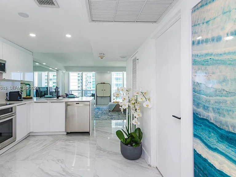 10275 Collins Ave #1404 — Photo 18