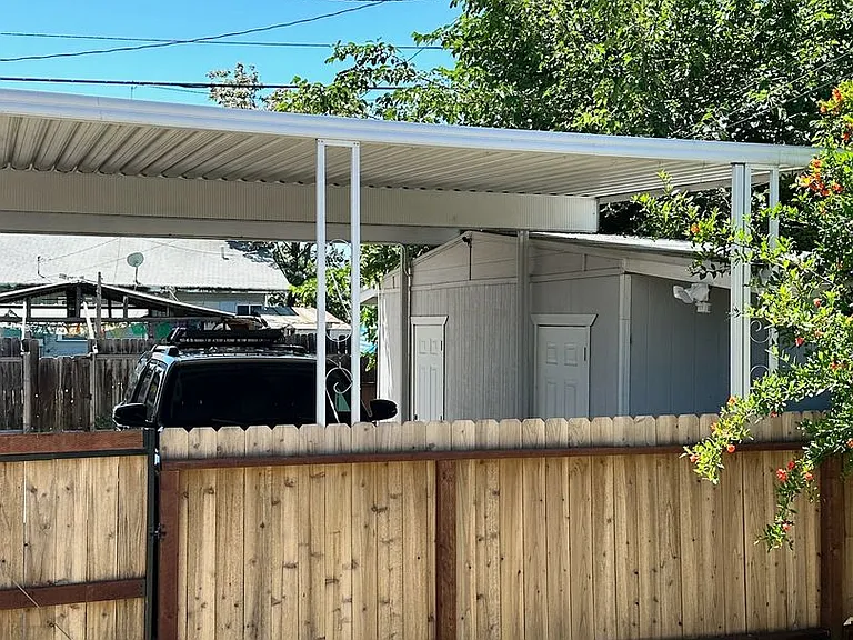 323 W Myrtle St — Photo 34
