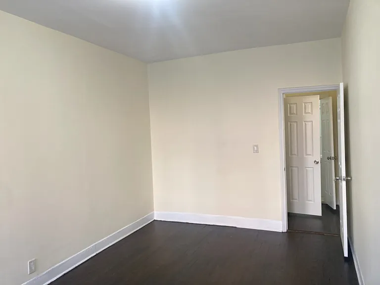 45-54 39th Pl #2E — Photo 10