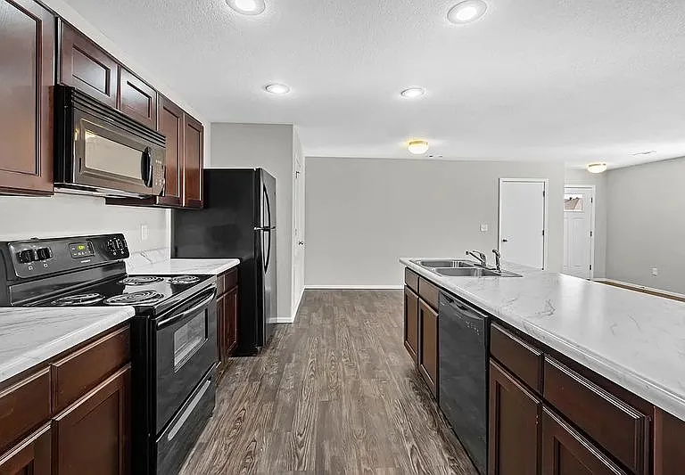 246 E Anabranch Ct — Photo 5