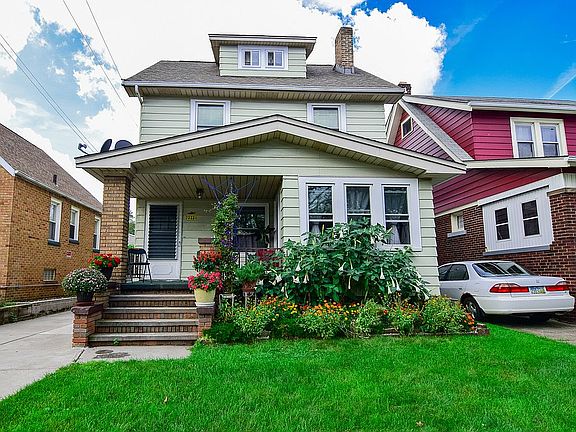 5th image of 2212 Clarence Ave