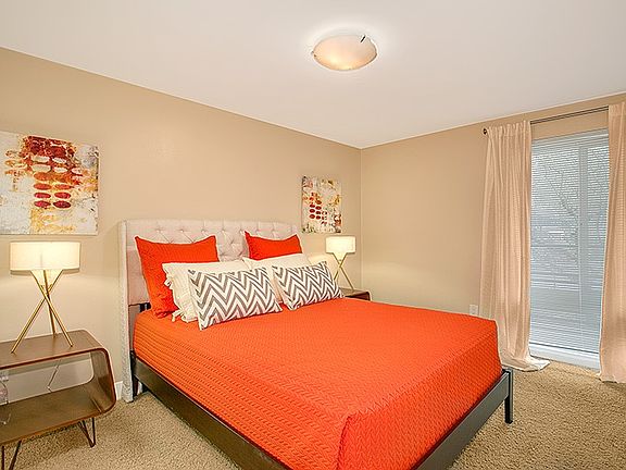 5th image of 727 Bellevue Ave E APT 403