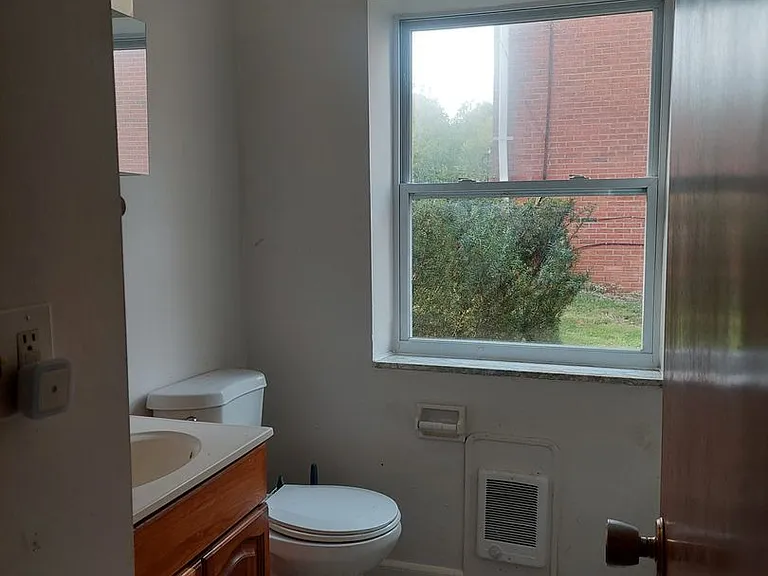 924 Seneca Ct — Photo 29