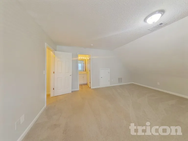 496 Birchwood Dr — Photo 12
