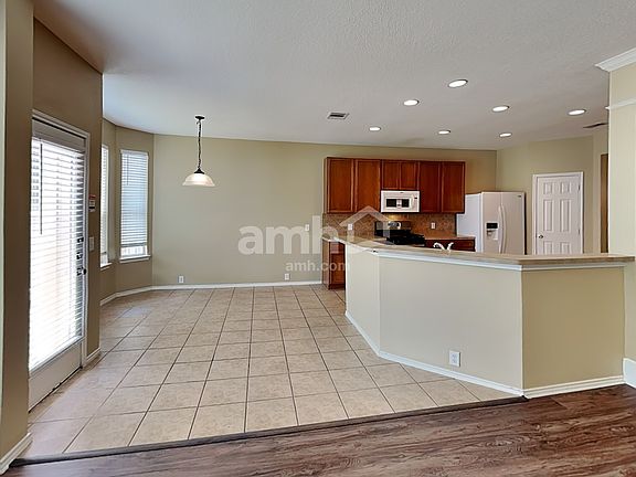 5th image of 2914 Acacia Fair Ln