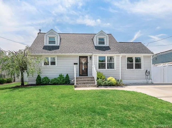 39 Jackson Avenue, Bethpage, NY 11714