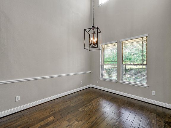 4th image of 190 Climbing Oaks Pl